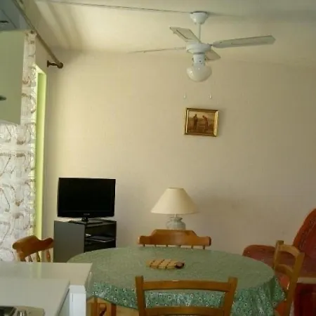Cap D'agde, 2 Pieces, 4 Personnes - Fr-1-249-240 Apartment Agde
